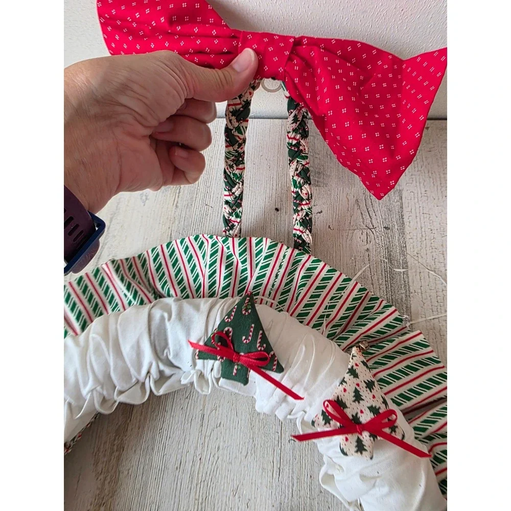 Vintage knit wreath Xmas Santa country folk decor with bow